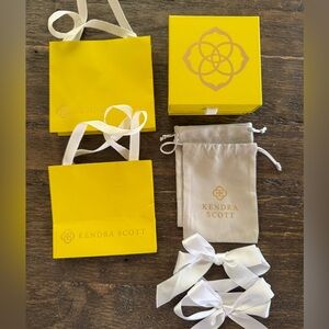2 Kendra Scott Gift Set